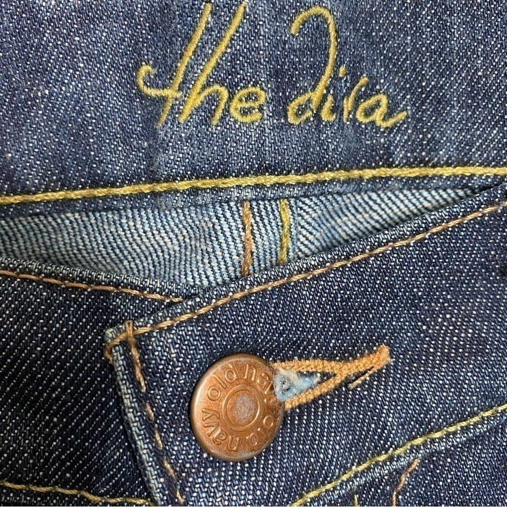 Old Navy Women's Blue Denim Jeans, The Diva, Straight Leg Size 6 Short, RN 54023